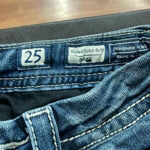 Miss me signature rise boot cut size 25